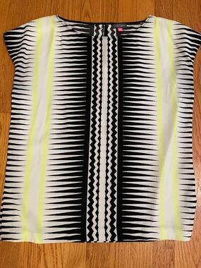 Vince Camuto Black and White Geometric Print Top